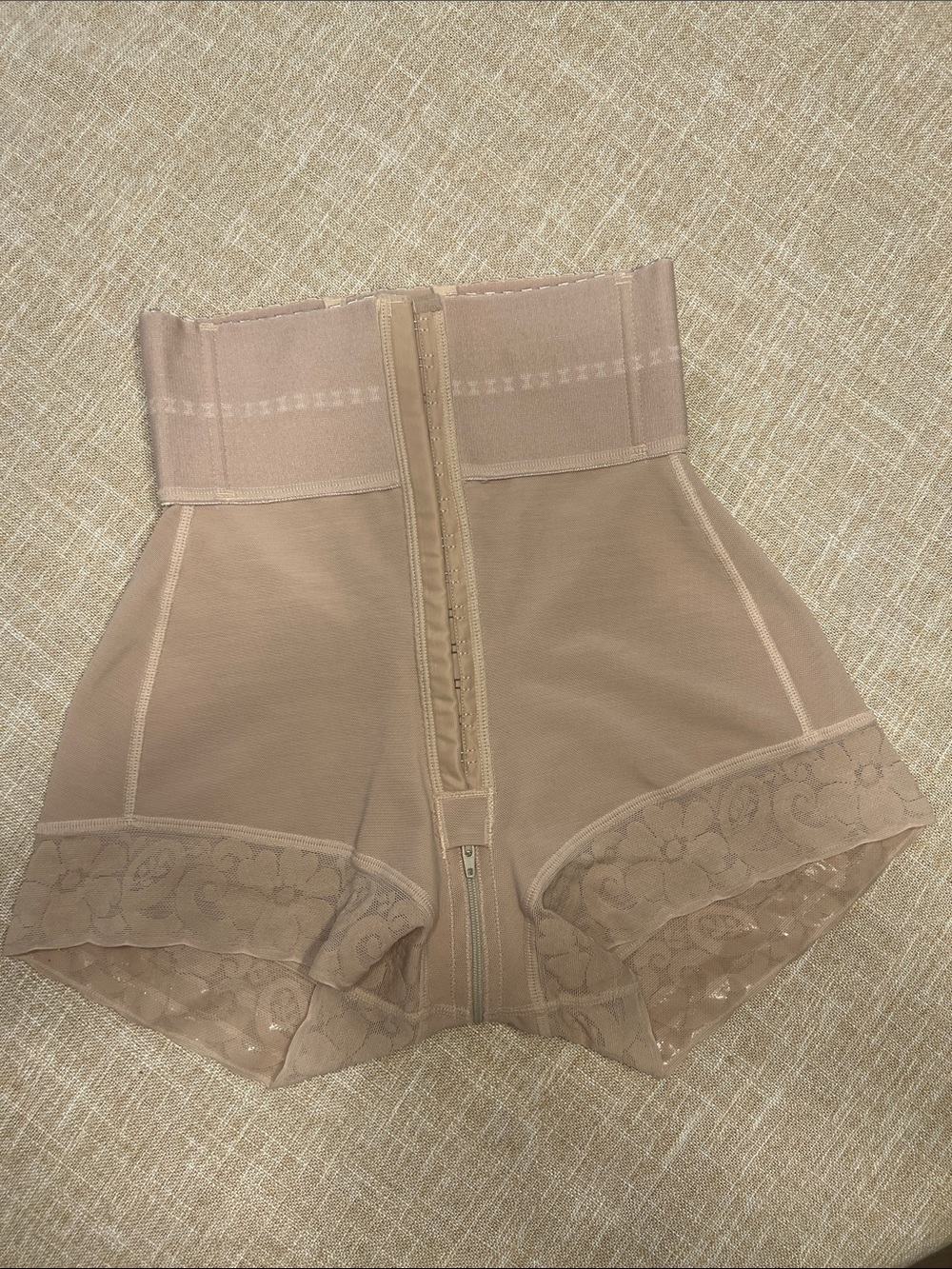 Cali Curves 6198 BBL Guitara Shorts - Nude